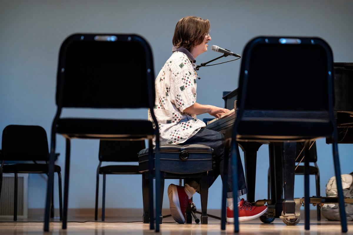 CC alum, Wes Brandt ’14, shares the success stories and trial experiences of his and friends through a piano performance that will remind you of “Tick, Tick, Boom”. Students asked questions to gain insight on the theatre business and life in NYC