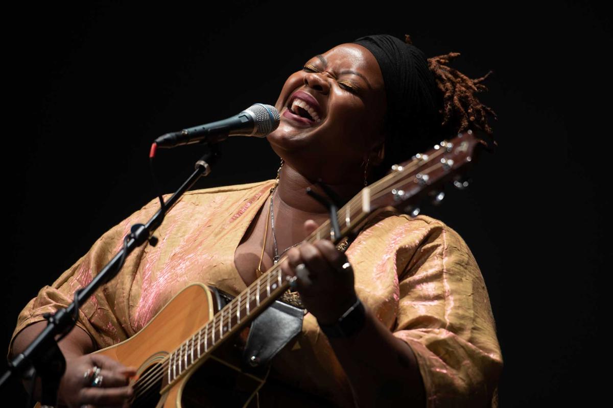 Kyshona, a self-described “music therapist gone rogue,” based in Nashville, performs in Celeste theater on Sunday, November 6, 2022. Photo by Erin Mullins ‘24 / Colorado College.