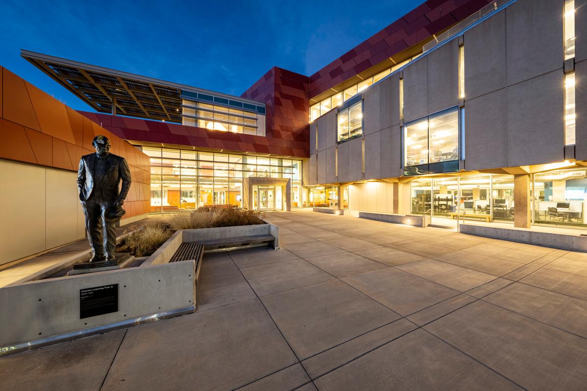 Tutt Library on Wednesday, 12/7/22. Photo by Lonnie Timmons III / Colorado College.