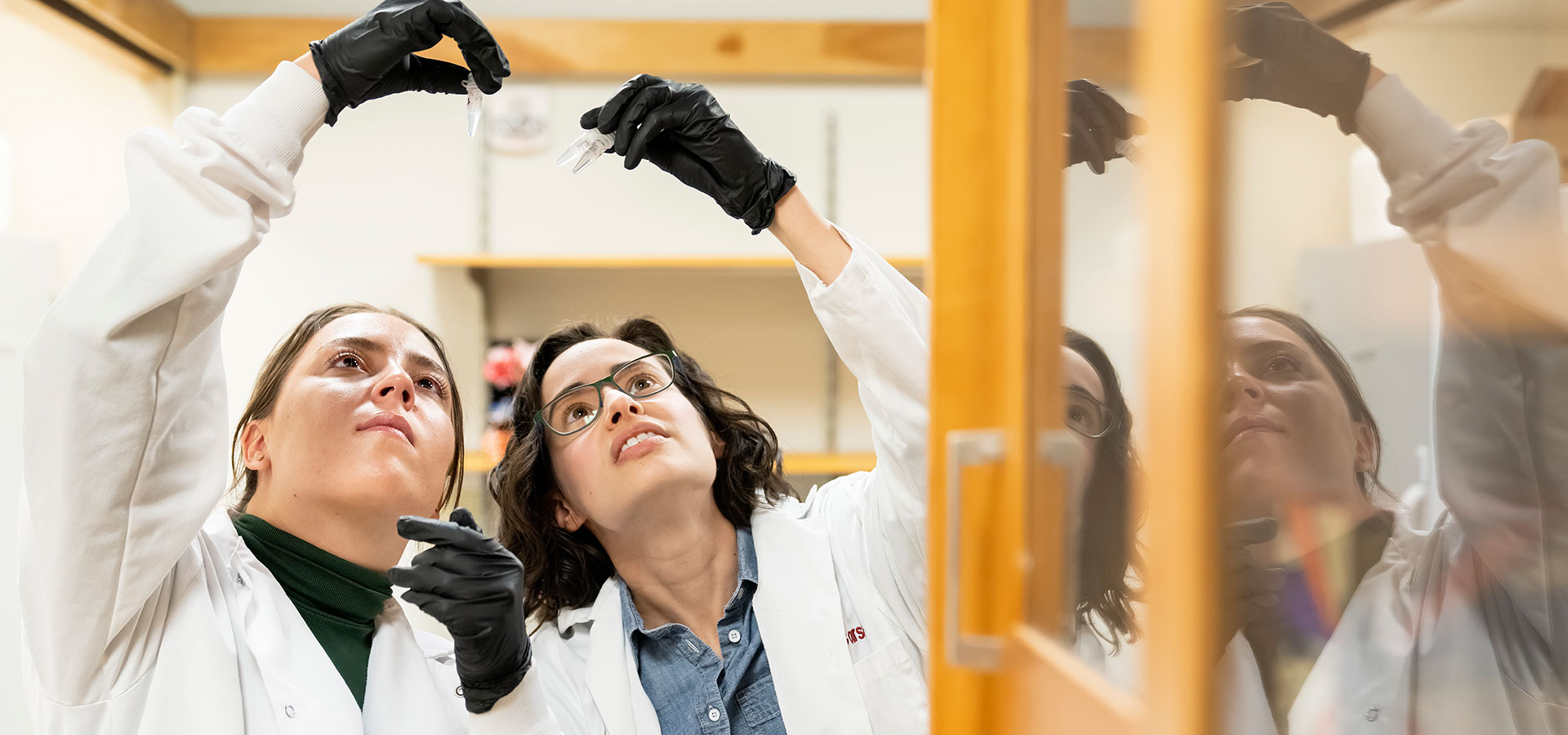 Right, Professor Meredith Course mentored research in molecular biology lab with Gabriella Casagrande ’23 on Thursday, April 14, 2022. They are amplifying part of a gene involved in Alzheimers. Photo by Lonnie Timmons III