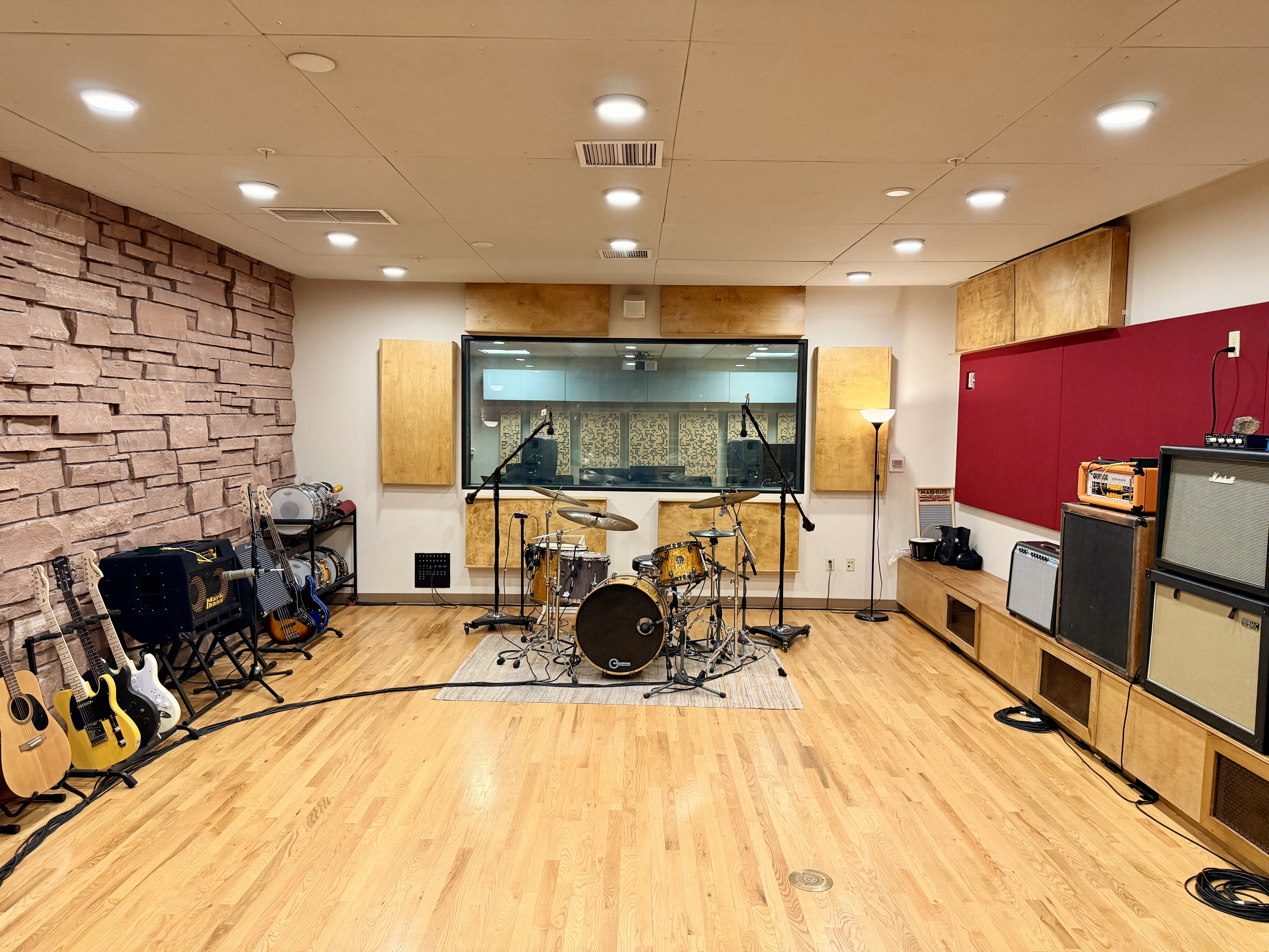 live_room_1