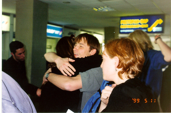 Good-byes at the Kiev airport <span class="cc-gallery-credit"></span>