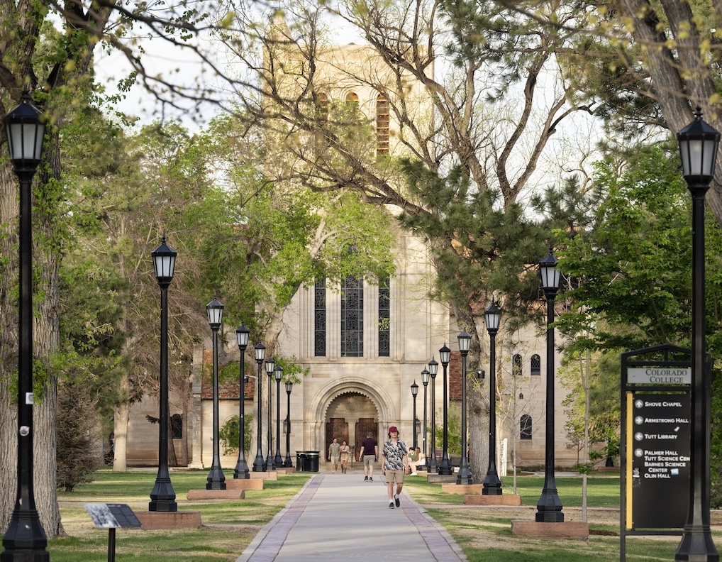 Students walking in front of Shove Chapel