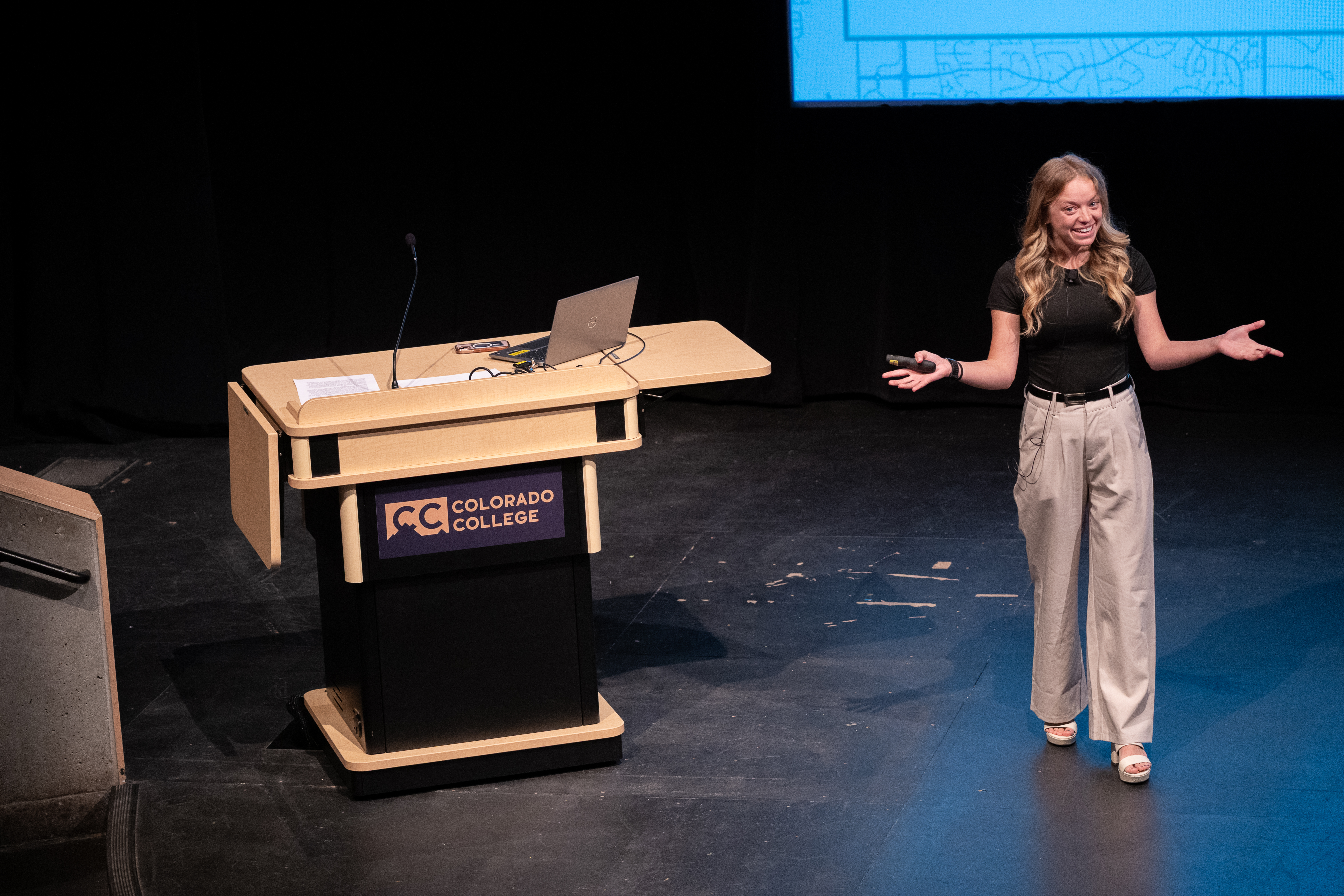 An admission staff member giving a prospective student presentation to visitors.