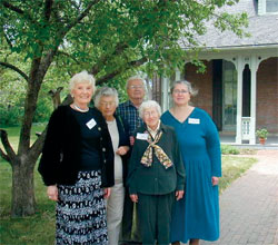 The Fifty Year Club toured the historic McAllister House in Colorado Springs in May, hosted by club secretary <strong>Artie Toll Kensinger ’53</strong>. Chatting outside the house are, from left: <strong>Mary Jo Seymour Bonds ’47</strong>, <strong>Dean Brown Kinkel ’49</strong>, <strong>Lou Kinkel ’49</strong>, <strong>Jean Armstrong Jones ’44</strong>, and curator Barbara Gately. 