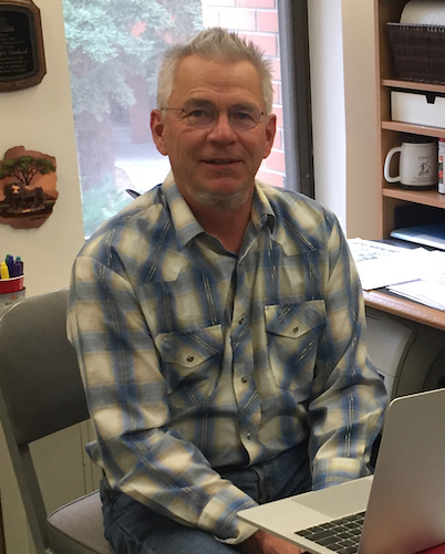 Mike Siddoway Receives Excellence in Community Engaged Teaching Award