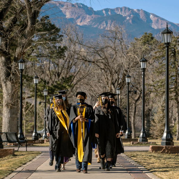 15 Graduates Celebrated at Winter Commencement