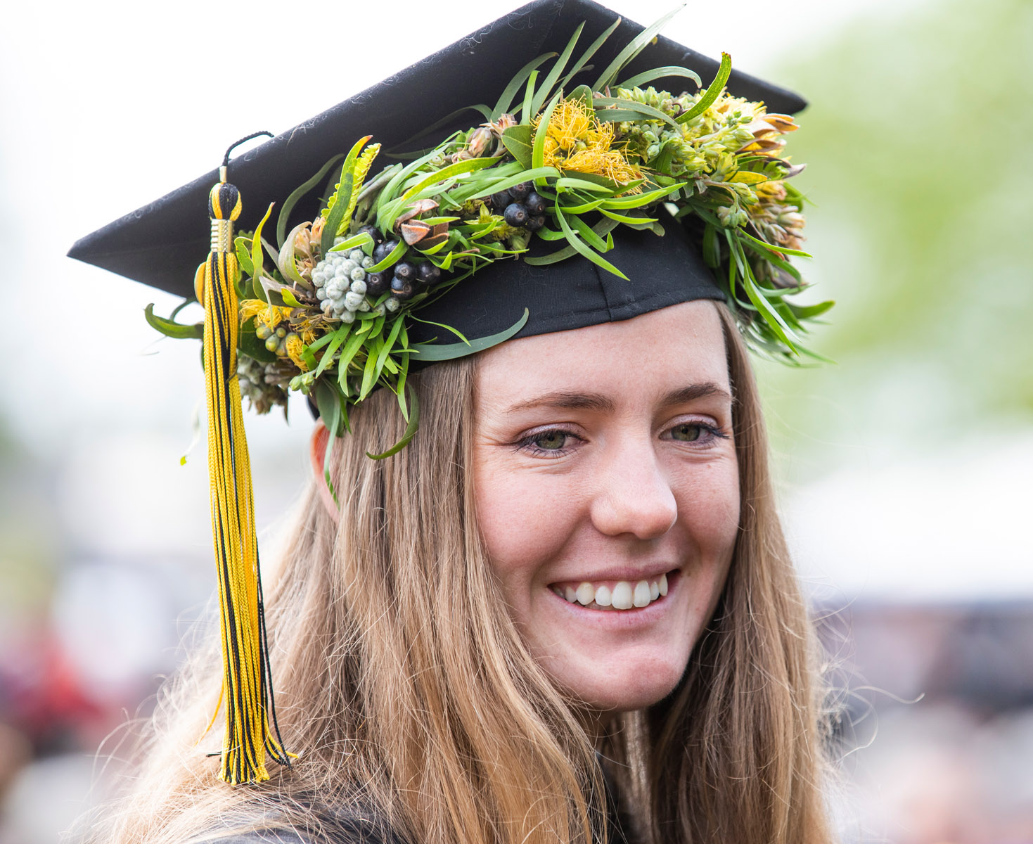 <strong>Makena Janssen ’19</strong> wore a wreath of flowers on her cap to represent her Hawaiian heritage.