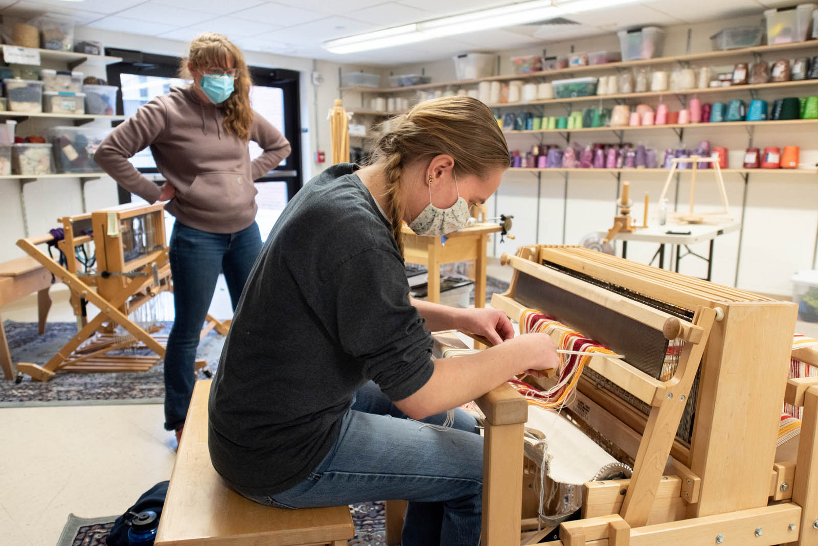 <strong>Frances Heiss '15</strong> instructs a weaving class in the Arts and Crafts Center attended by <strong>Sarah Edell '24</strong>. Photo by <strong>Chidera Ikpeamarom ’22</strong>