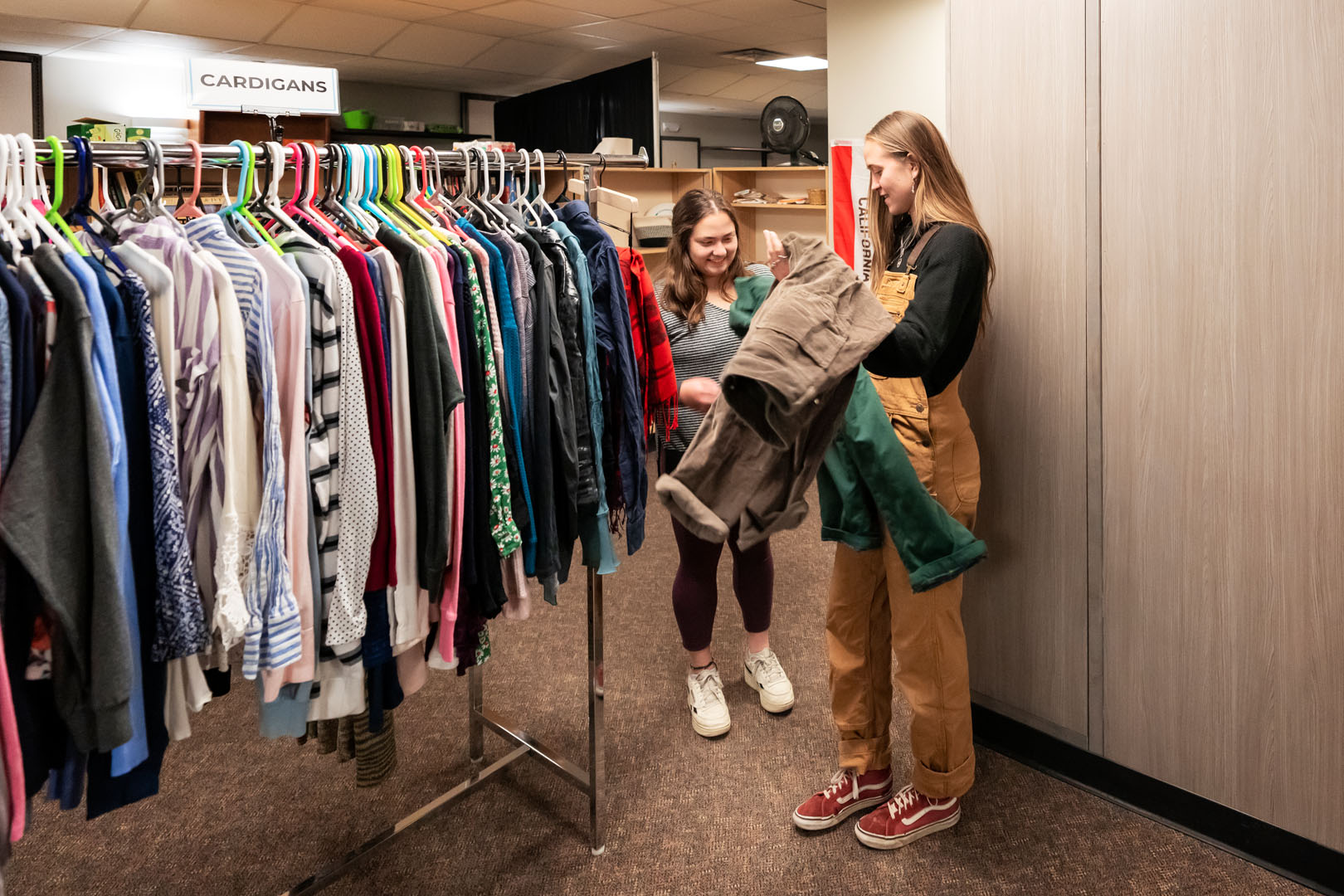 Annabelle Sparks ’23 and Kate Lamkin ‘24, co-student managers of the CC Exchange, are pictured working at the CC Exchange on Dec. 8, 2022. Photo by Lonnie Timmons III / Colorado College.