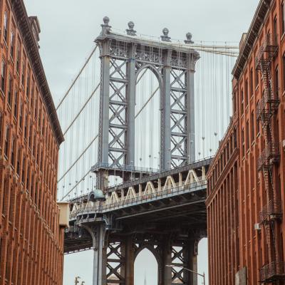 Street view of the Manhattan Bridge 