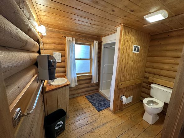 CC Cabin Main Floor Bathroom <span class="cc-gallery-credit"></span>