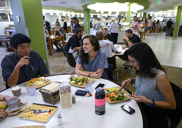 Students_Eating_in_Rastall