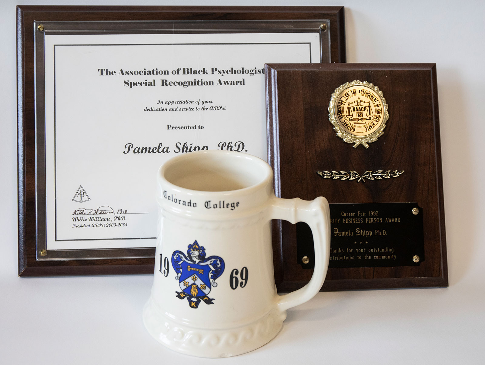 Collegiate and professional keepsakes <span class="cc-gallery-credit"></span>