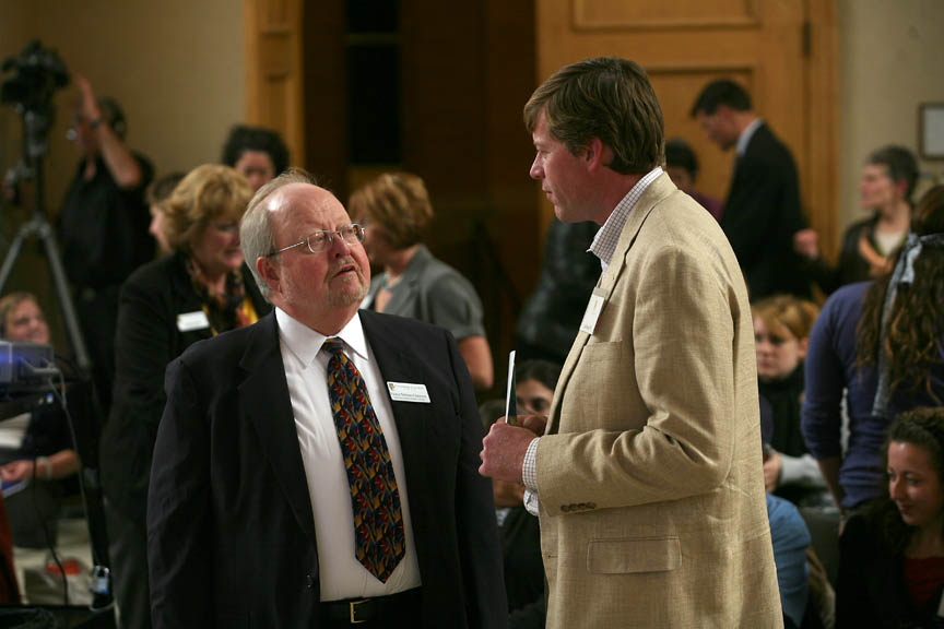 Victor Nelson-Cisneros talks with Jeff Keller '91 at the 2009 Venture Grant Forum <span class="cc-gallery-credit"></span>